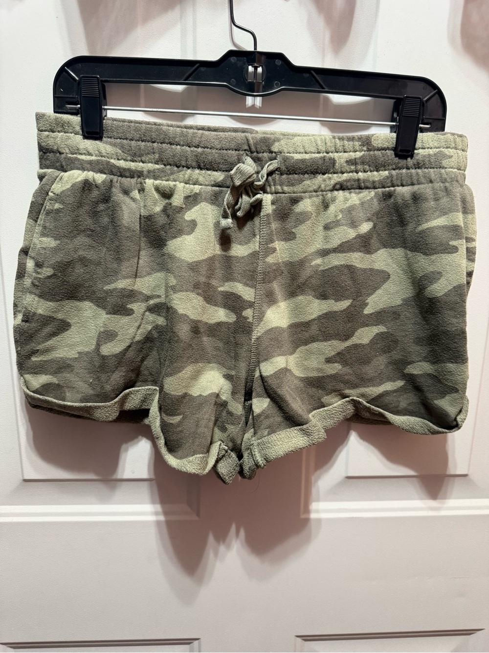 SO Olive Green Camo Drawstring Athletic Shorts Size M